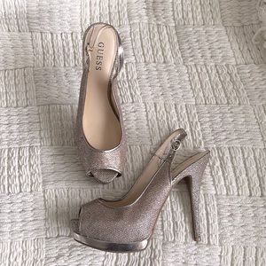 Guess gold glitter pump, size 8.
